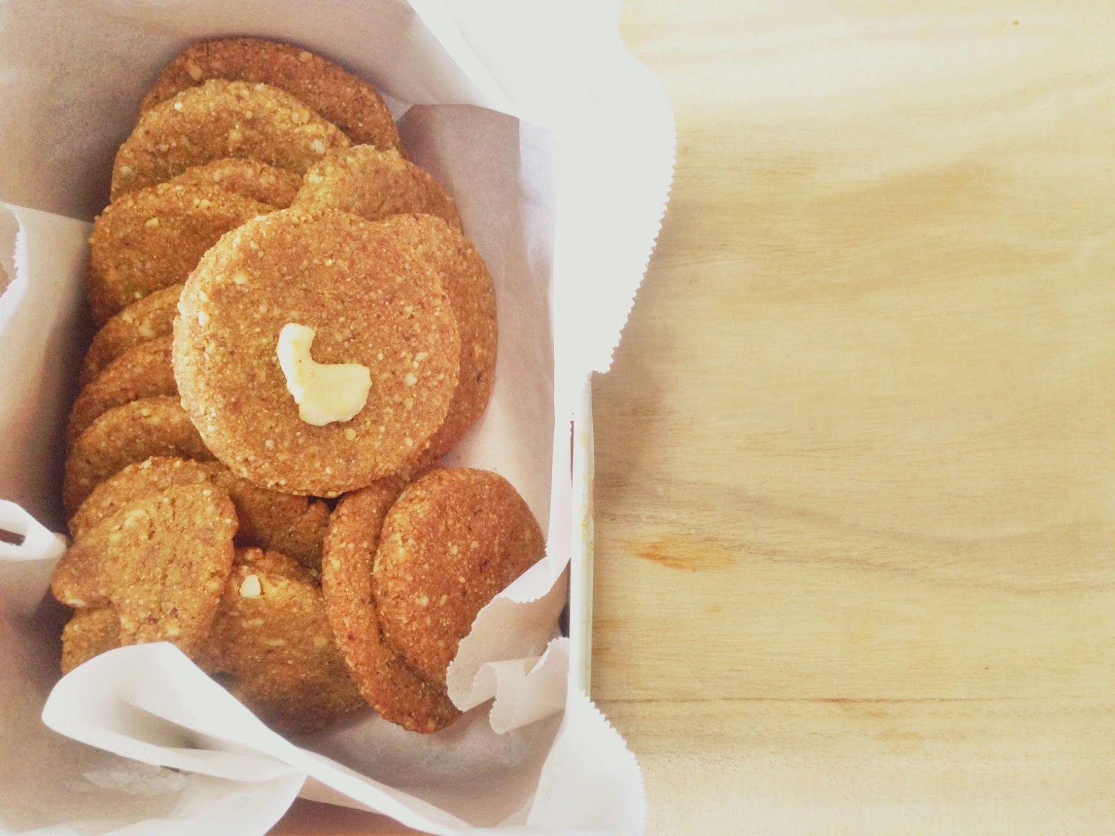 Eat Clean, Be Healthily Beautiful EatClean Recipe Crispy Quinoa and Cashew Date Cookies