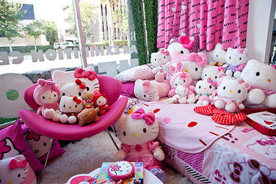 decoración de dormitorio de hello kitty