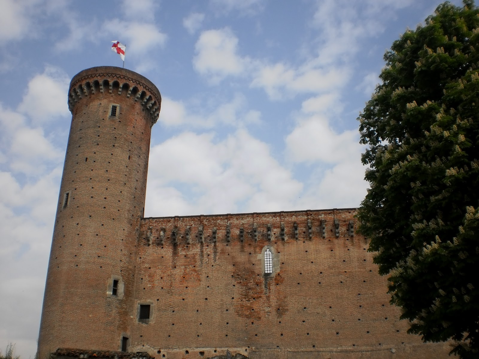 Diario de una Viajera: El Castillo de las Tres Torres en Ivrea... Piemonte
