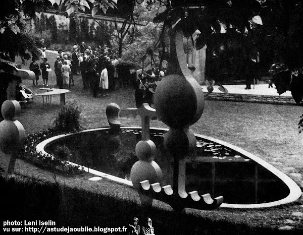 Fête à Meudon - Aujourd'hui, Art et Architecture - Septembre 1962  Garden-party chez M. et Mme Bloc, 3 Juillet 1962