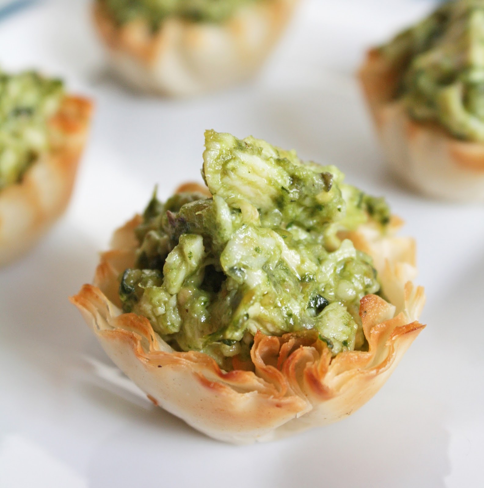 Cheesy Chicken Pesto Cups Pesto chicken, Appetizer recipes, Yummy