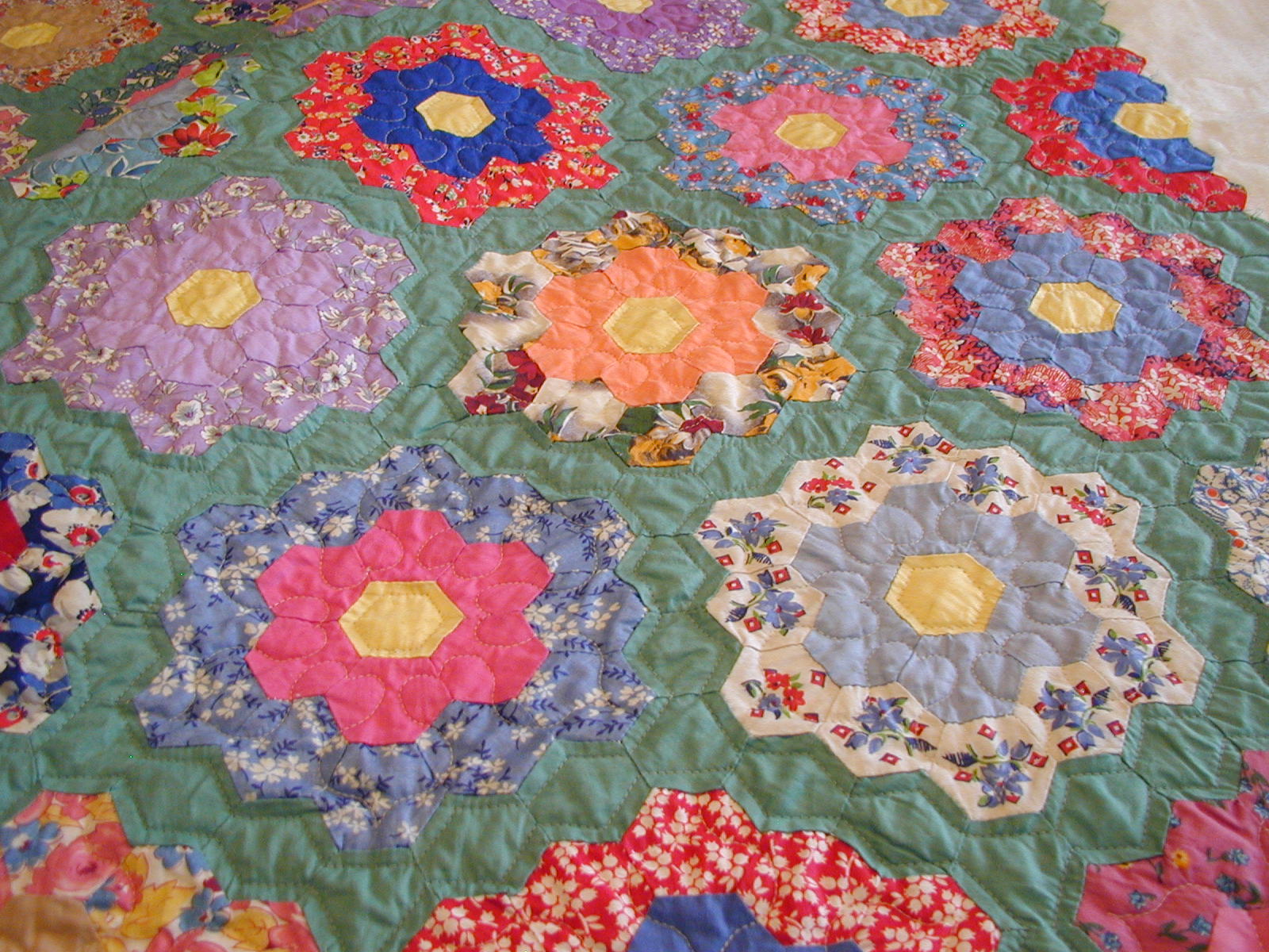 Moonbear Longarm Quilting Grandmother's Flower Garden