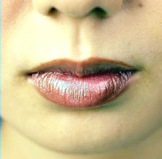 La crema para la desaparición de las manchas de pigmento con el extracto de la placenta comprar