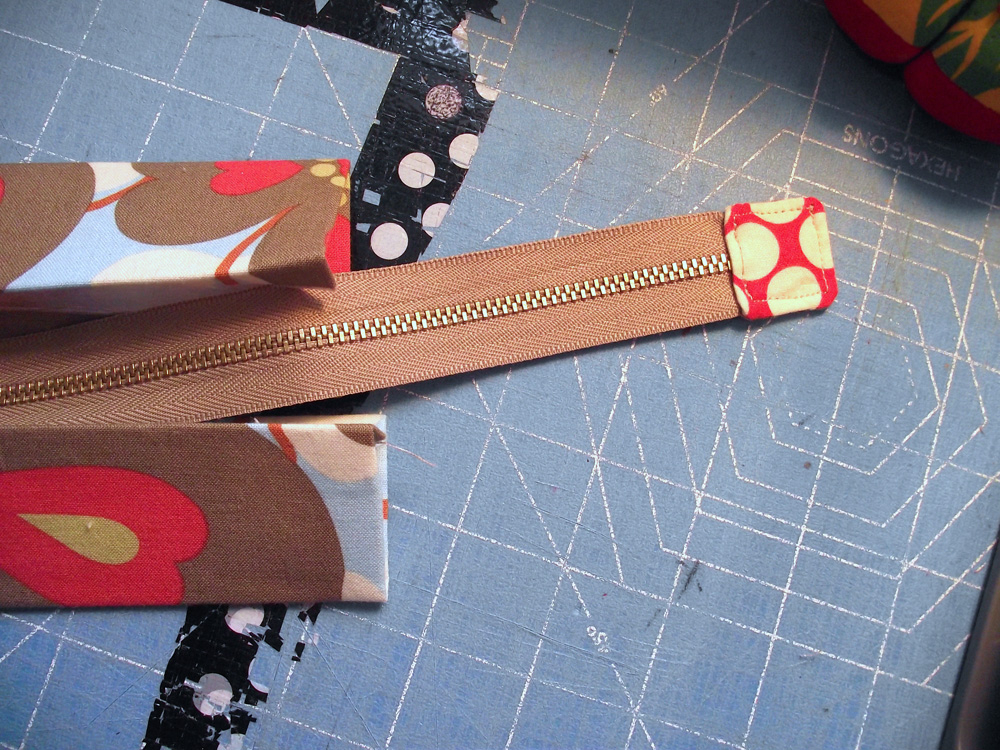 Hello, ReFabulous! How to add a recessed zipper tutorial