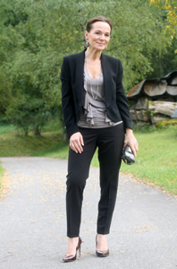 https://ladyofstyle.com/2014/09/after-work-event-in-black-mango.html