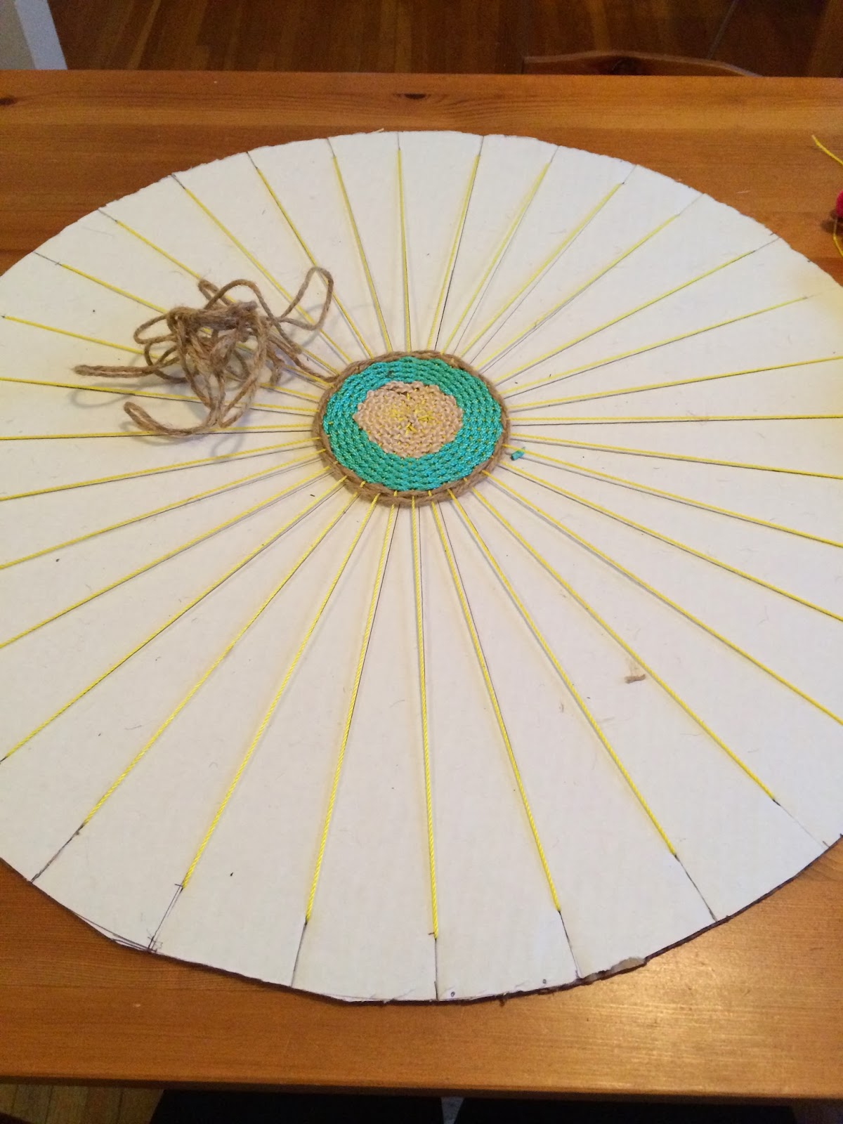 DIY Woven Pompom Rope Rug DIY Woven Pompom Rope Rug