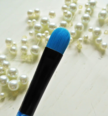 essence-make-me-pretty-limited-edition-concealer-brush-review