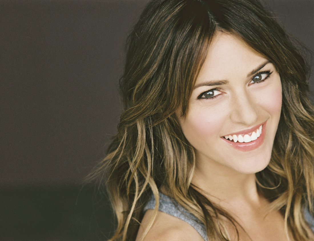 Elizabeth Hendrickson Hot