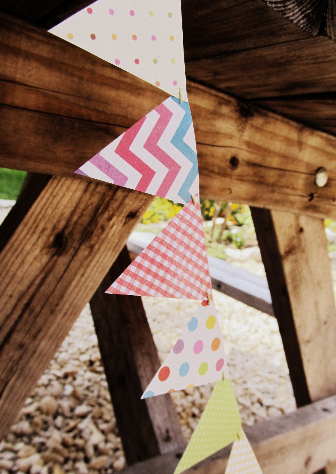 Dabbling Domesticity Super Easy Paper Bunting DIY