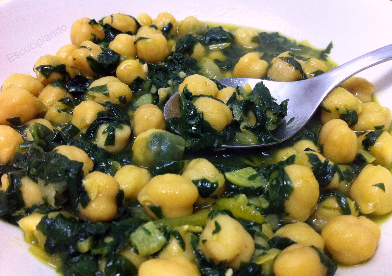 Escuciplando GARBANZOS CON ESPINACAS