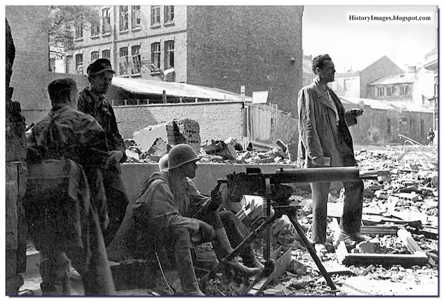Polish Home Army fighters  with  7.92 machine gun Warsaw Uprising 1944