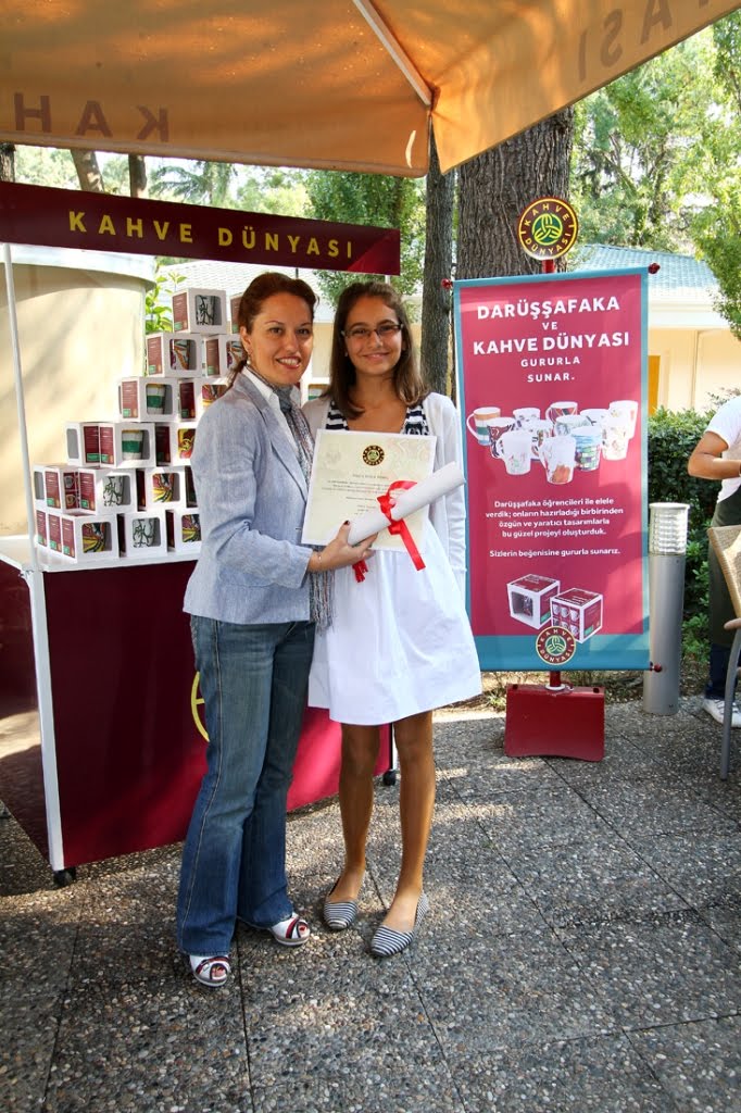 Alternatif Mutfak Kahve Dünyası “Darüşşafaka Bardağı” projesine emek
