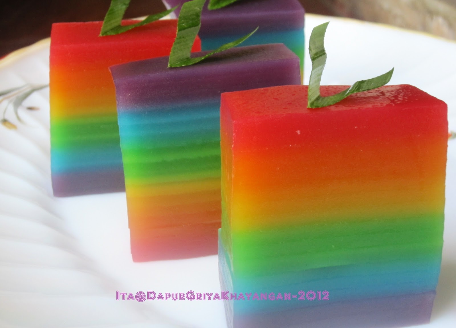 Dapur Griya Khayangan Kue Lapis Pepe Pelangi