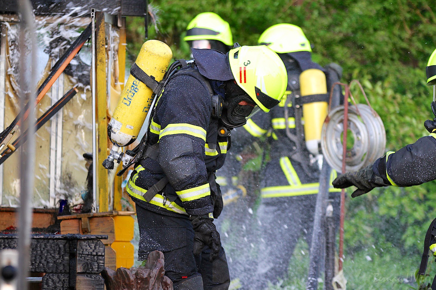 Bernau: Grosseinsatz der Feuerwehr - Bungalow Brand... 81 Bernau LIVE - Dein Stadtmagazin für Bernau bei Berlin