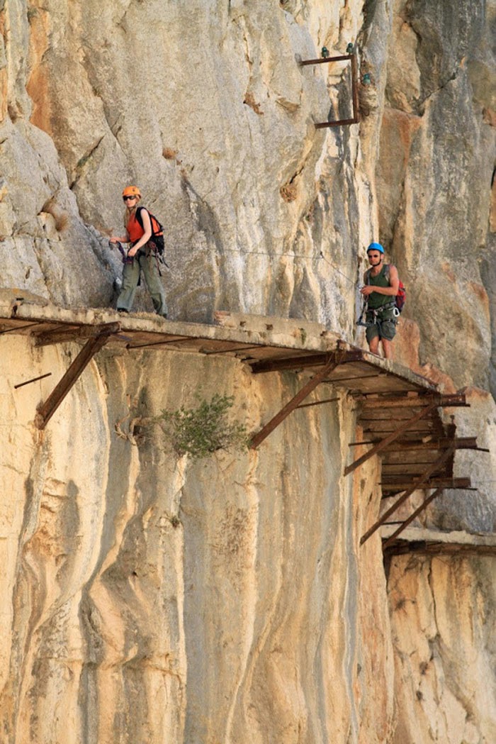 After several fatal accidents, the local government closed the path in 2000. But there are still daring hikers who manage to get around the barriers and make their way across the gorge. After several fatal accidents, the local government closed the path in 2000. But there are still daring hikers who manage to get around the barriers and make their way across the gorge.
