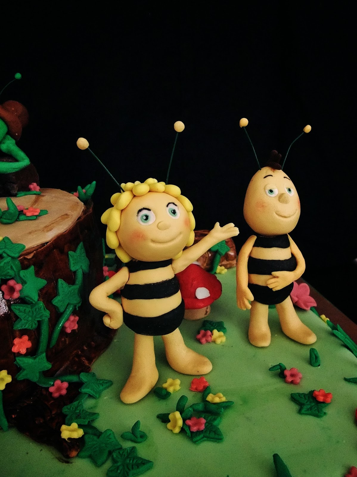 İpek Butik Pasta ,Çikolata ve Kurabiye Arı maya pastası (maya the bee