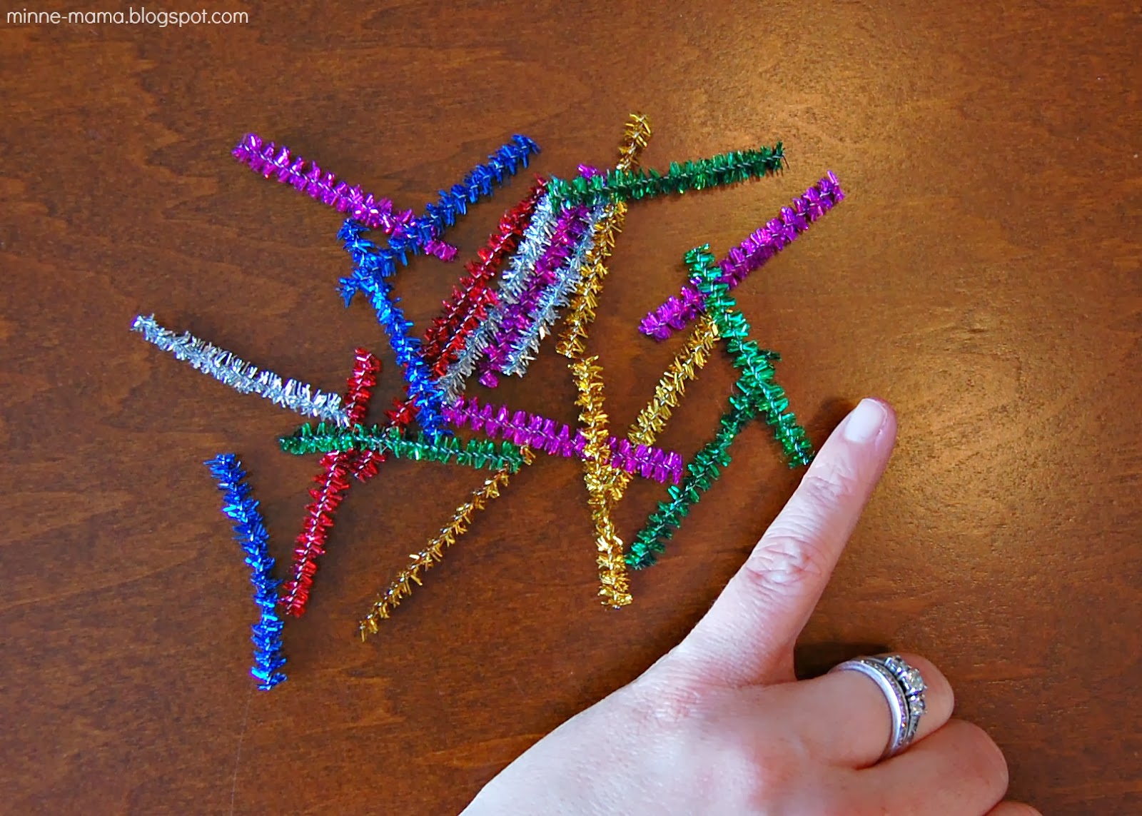 Minne-Mama: Fine Motor Counting with Pipe Cleaners