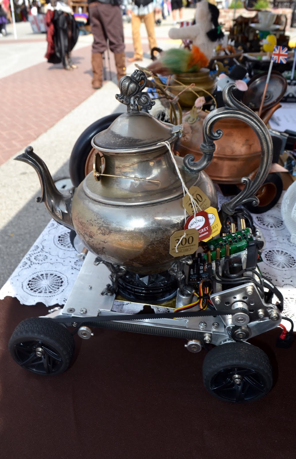 Over the Crescent Moon Featured Splendid Teapot Racer Earl Grey 2nd