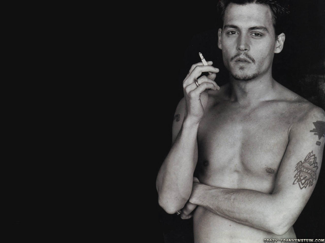 http://3.bp.blogspot.com/-T5LT1JoR6ko/TwnAwmT8JSI/AAAAAAAABow/UoihVGMSBoE/s1600/young-johnny-depp-celebrity-wallpapers-1280x960.jpg