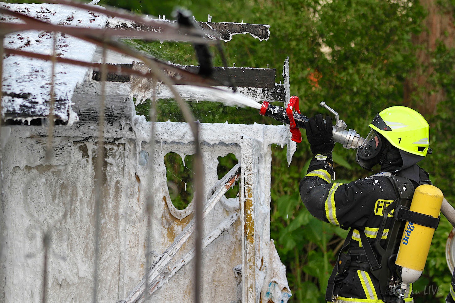 Bernau: Grosseinsatz der Feuerwehr - Bungalow Brand... 88 Bernau LIVE - Dein Stadtmagazin für Bernau bei Berlin