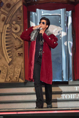 Shahrukh Khan performance at TOIFA 2013 gallery