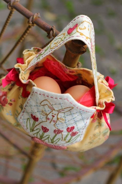 http://patternpile.com/sewing-patterns/easter-egg-bag-sewing-pattern/