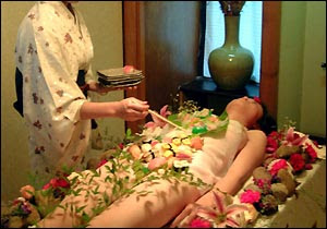 Những Nhà Hàng Độc Đáo Tại Nhật Bản Nude+sushi+girls