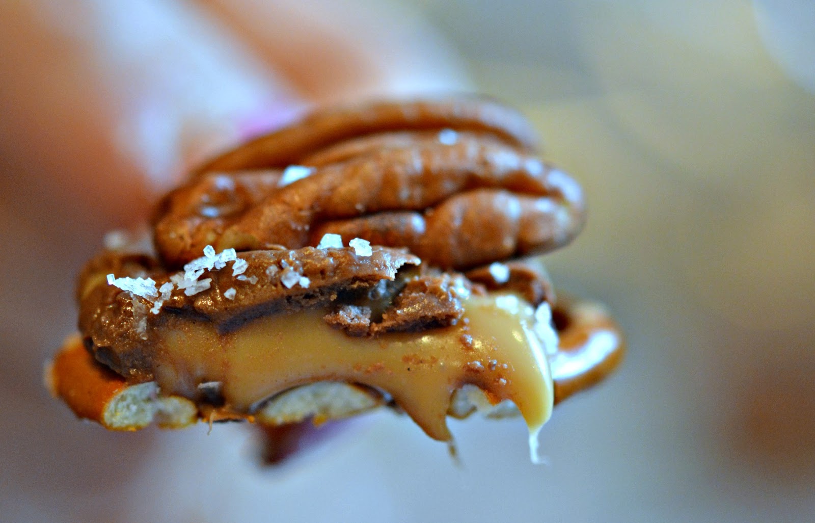 ROLO PECAN PRETZEL BITESA MUST FOR YOUR CHRISTMAS PLATTERS!! Hugs