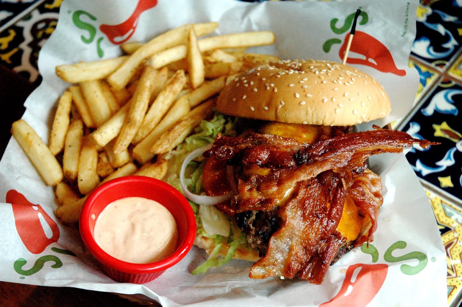 DUDE FOR FOOD A Winning Burger Pair at Chili's