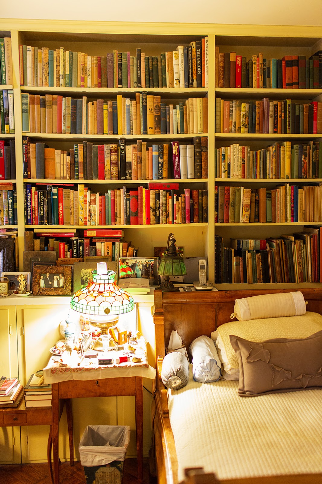 Desktop Retreat Bedroom Book Love