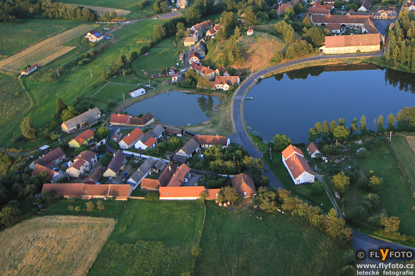 FLyFOTO letecká fotografie a video Frymburk, okres Klatovy