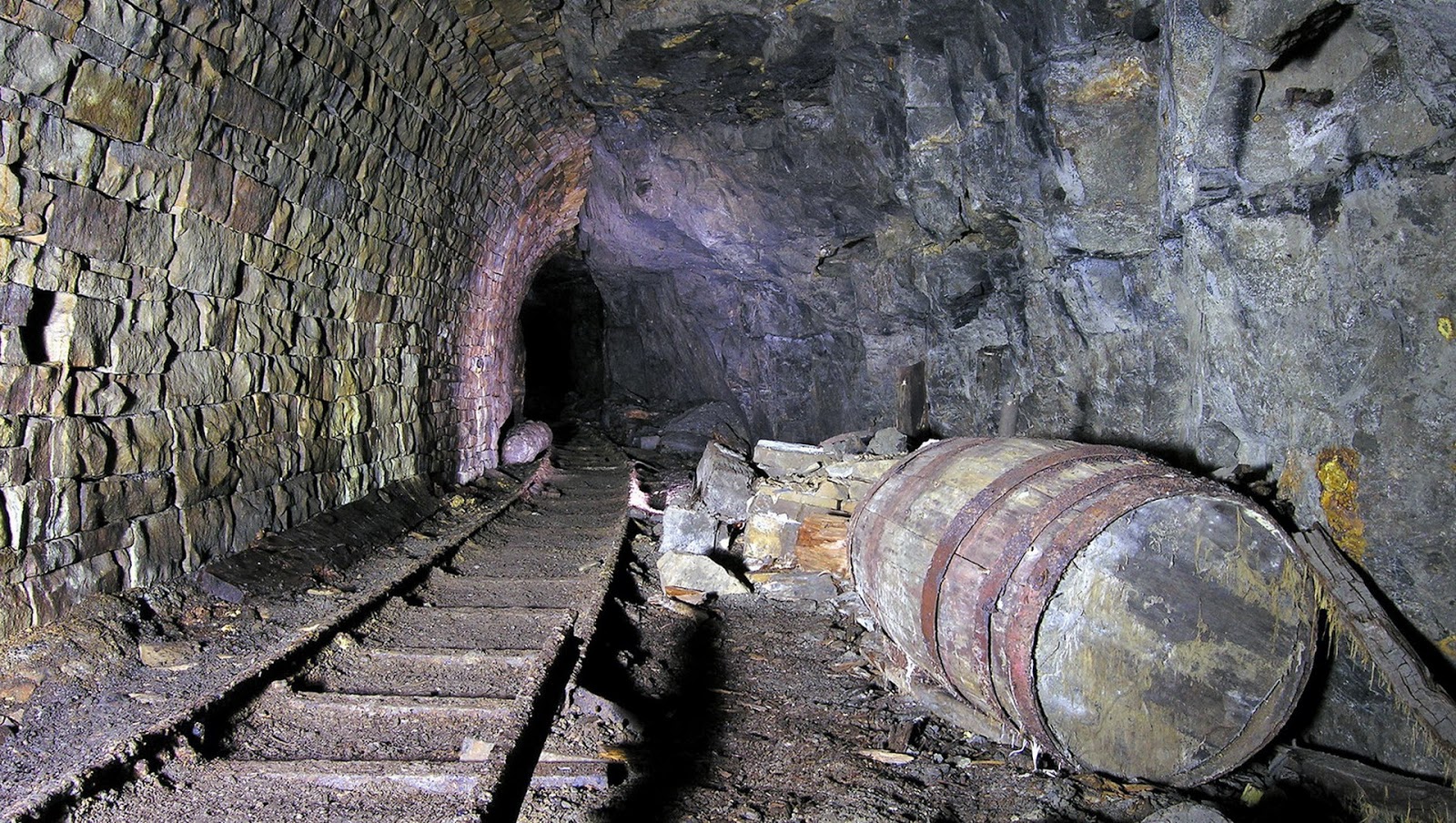 Oldest Railroad Tunnel of Canada Best Wallpaper Views