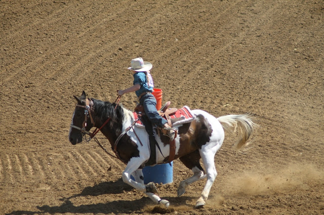 a contestant navigates the second bucket for depositing the flag