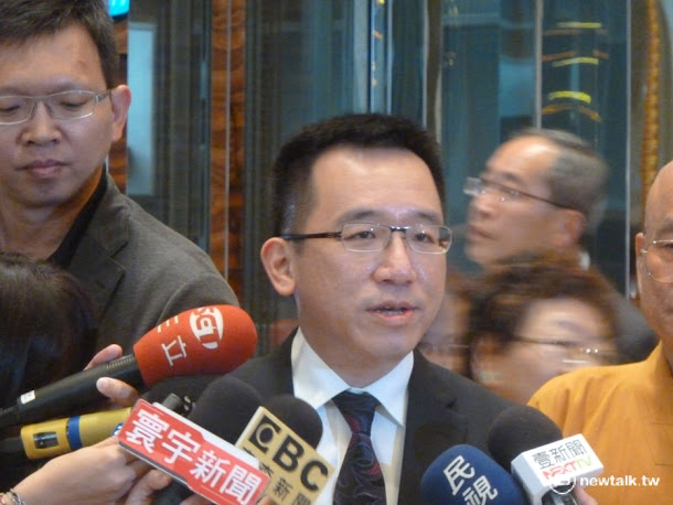 陳水扁之子陳致中說,扁參與這個活動,因為這是很好的「社區職能治療」。 陳水扁之子陳致中說,扁參與這個活動,因為這是很好的「社區職能治療」。