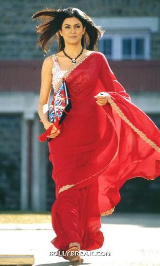 Sushmita Sen in Main Hoon Naa in Red Sari - (5) - Bollywood Actresses in Saree - Top 25 List