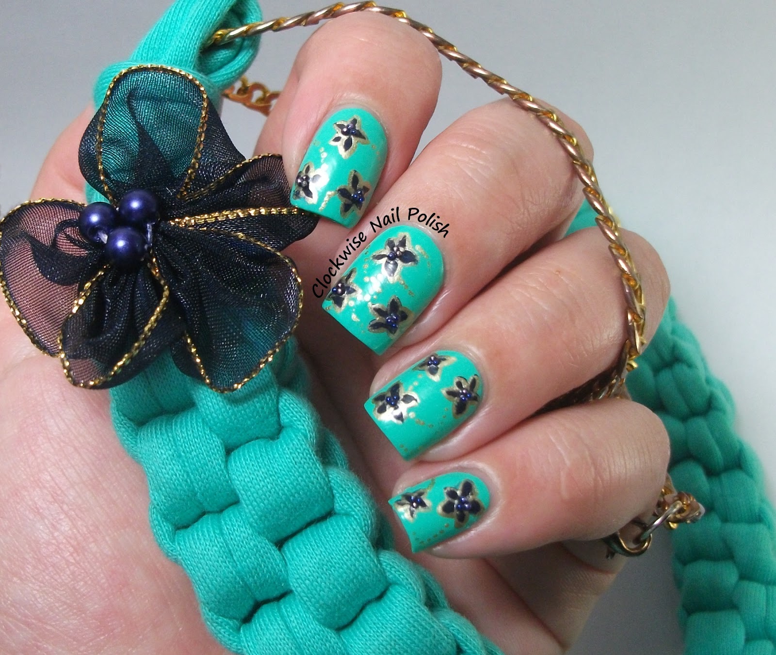 The Clockwise Nail Polish Kiko 526 Menta & Infinie Jacques Necklace