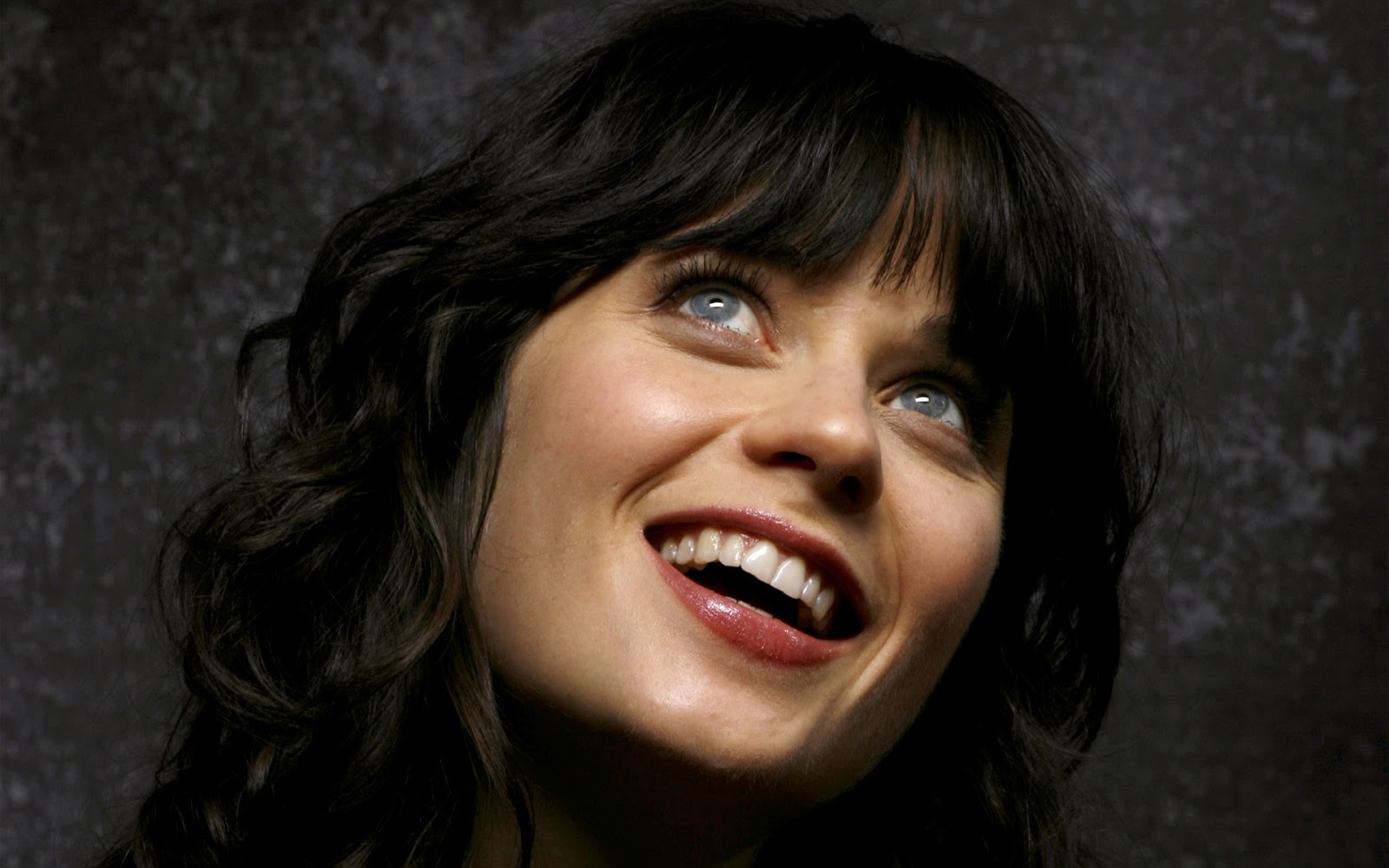 http://3.bp.blogspot.com/-TIkt0xTc_ps/UUsy3di_MHI/AAAAAAAADG4/m0q7llEEG9A/s1600/zooey-deschanel-hd-wallpaper-1920x1200.jpg