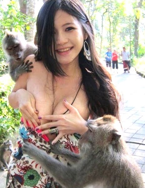 Charmian Chen naturally tried to cover her exposed self as best she could with her hands. It became an international headline appearing on blog sites, forums and news portals across the world including her native country Taiwan, with TV stations asking her to appear and talk about it.