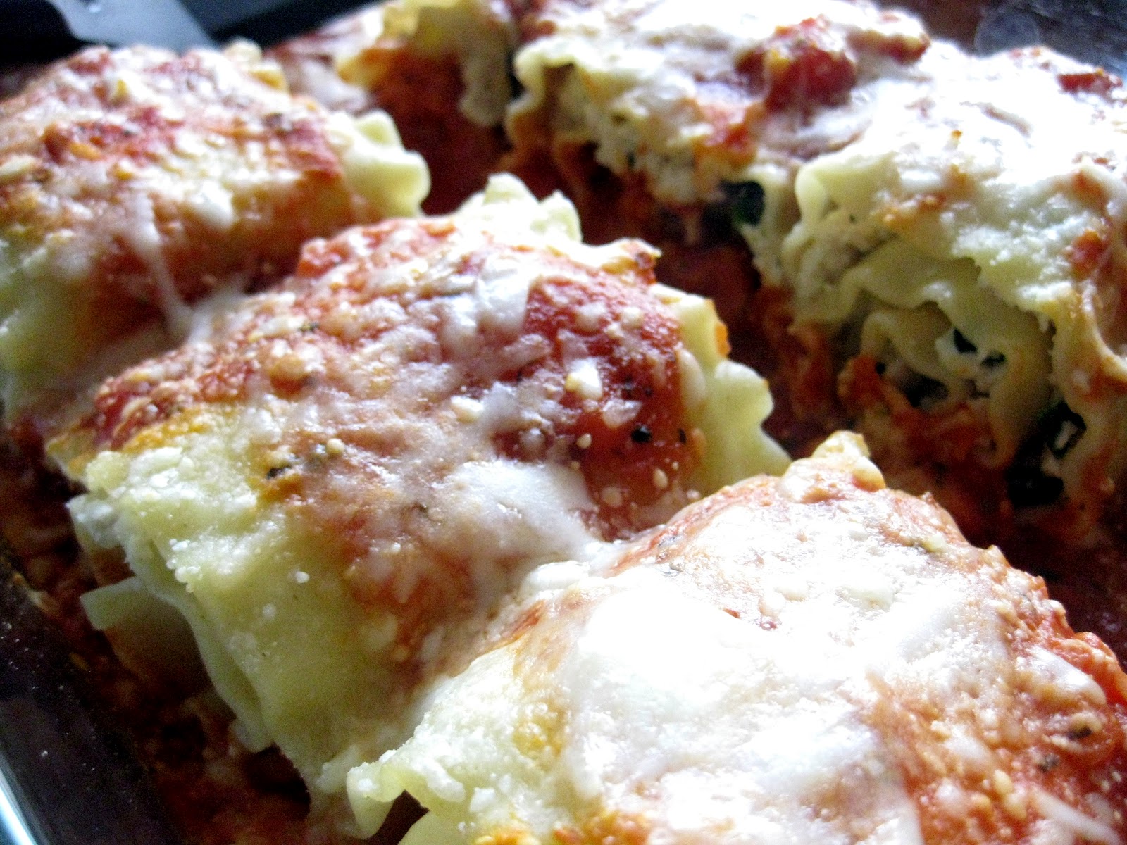 A Book to Chew on Spinach Chicken Lasagna Rolls