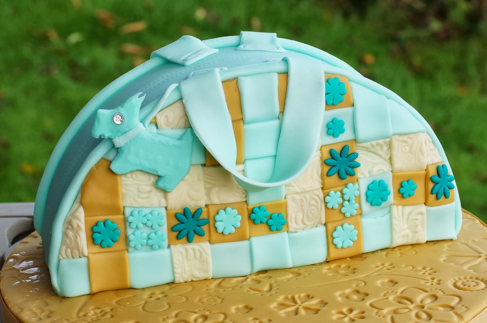 Adventures in Sugarland: Radley Handbag Cake - This is how I made it.