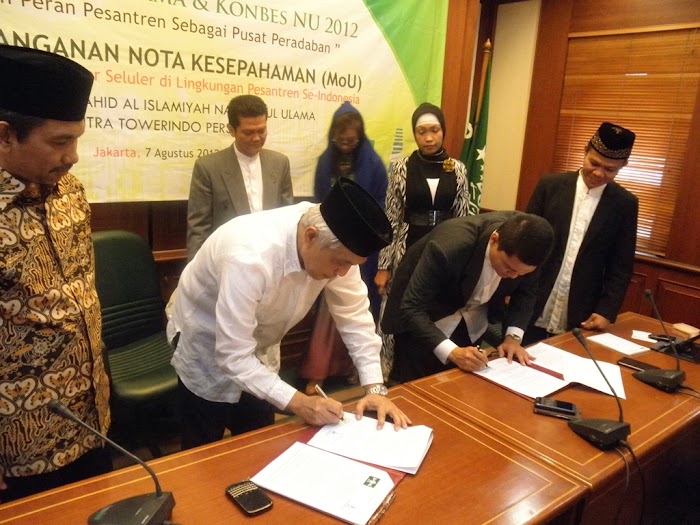 Penandatanganan Nota Kesepahaman (MoU) Program Pembangunan Tower Seluler di Lingkungan Pesantren se-Indonesia