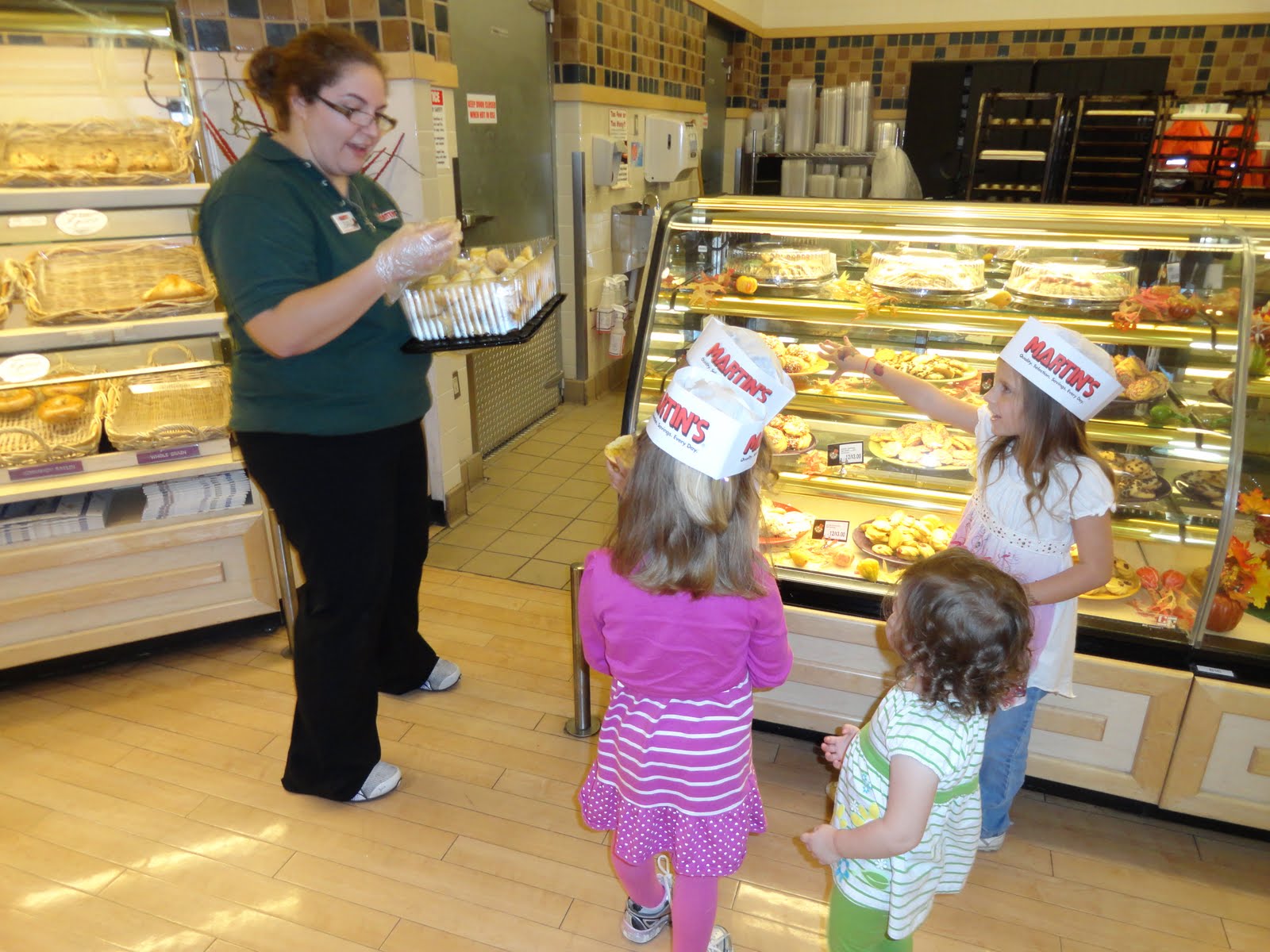 Izzie, Mac and Me Field Trip Martin's Grocery Store
