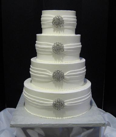 Wedding Cake Brooches on Beautiful Bridal  Wedding Cake Brooches