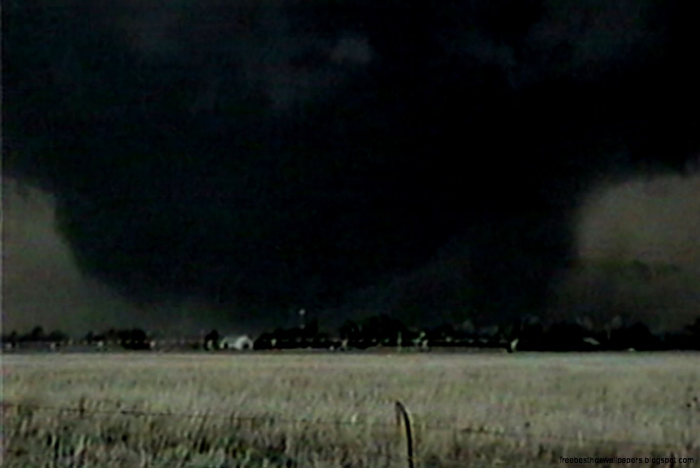 Giant Tornado Close Up Giant Tornado Close Up