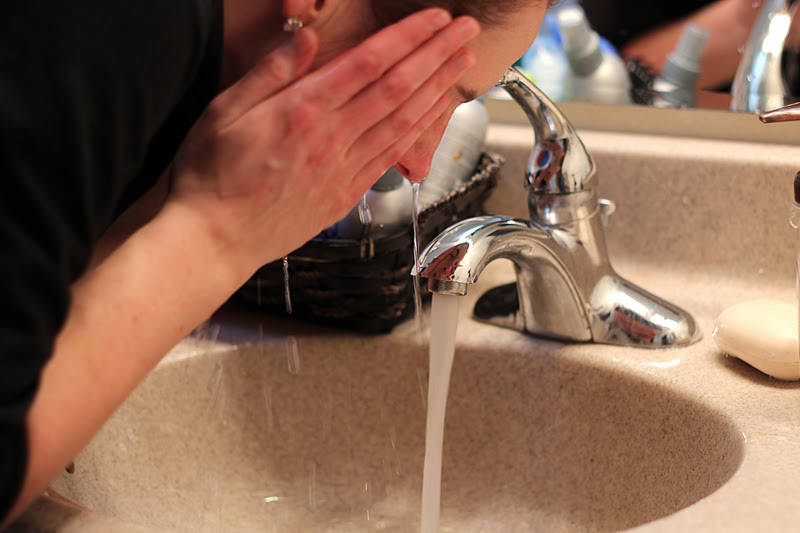 Glimmer And Grit DIY Exfoliator.. Glowy Fresh Face For Only A Few