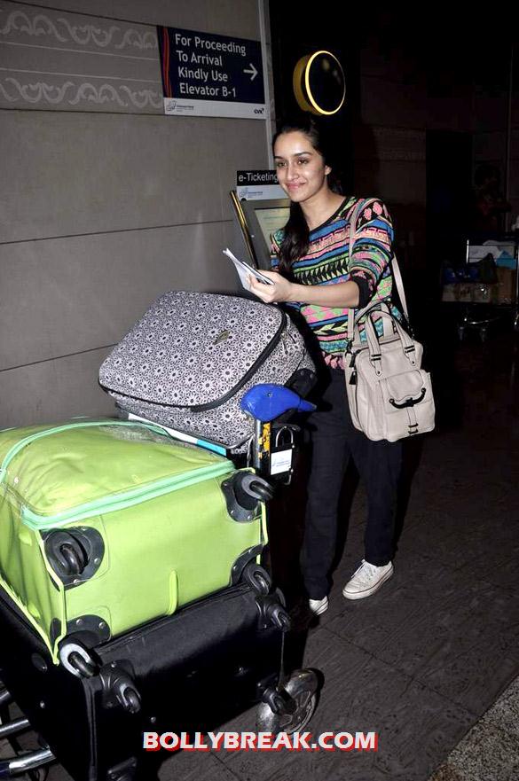 Shraddha Kapoor - (2) - Shraddha Kapoor snapped at Mumbai Airport