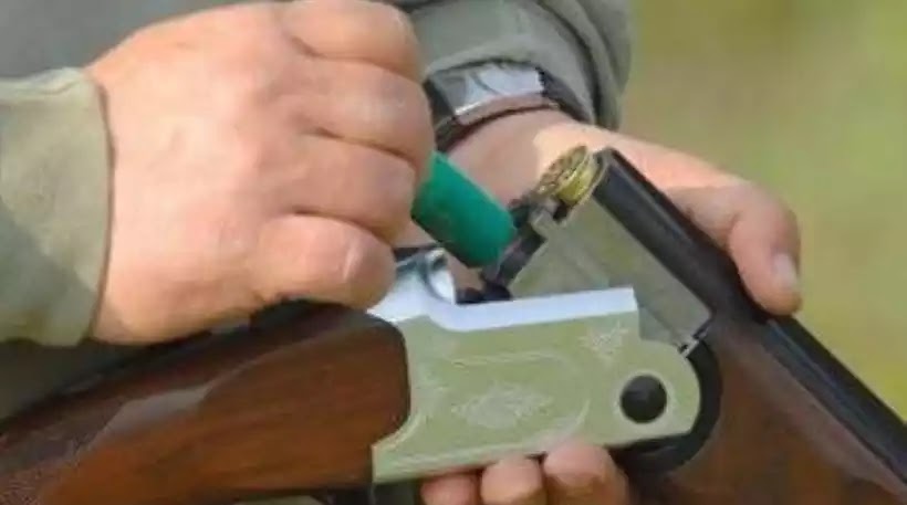 Έφυγε χωρίς να πληρώσει και γύρισε με καραμπίνα για τα... ρέστα Έφυγε χωρίς να πληρώσει και γύρισε με καραμπίνα για τα... ρέστα