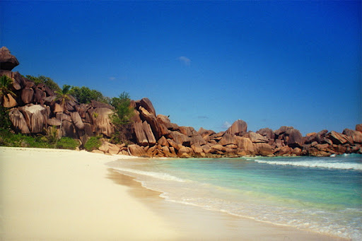 Traumhafter Sandstrand auf den Seychellen