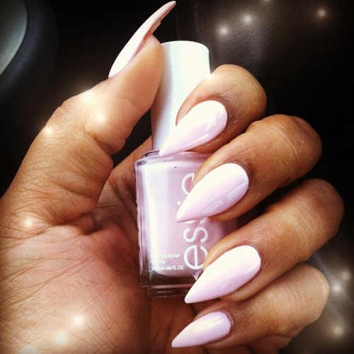 Utterly Dashing: Almond Shaped Nails