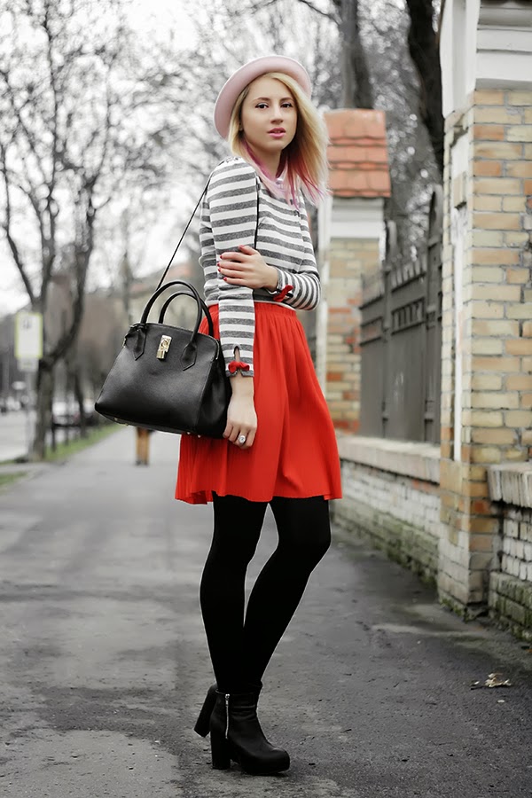 stripes red bow